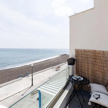 Golden Secret House * Perissa (Santorini)