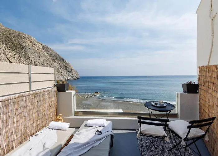 Golden Secret House * Perissa (Santorini)