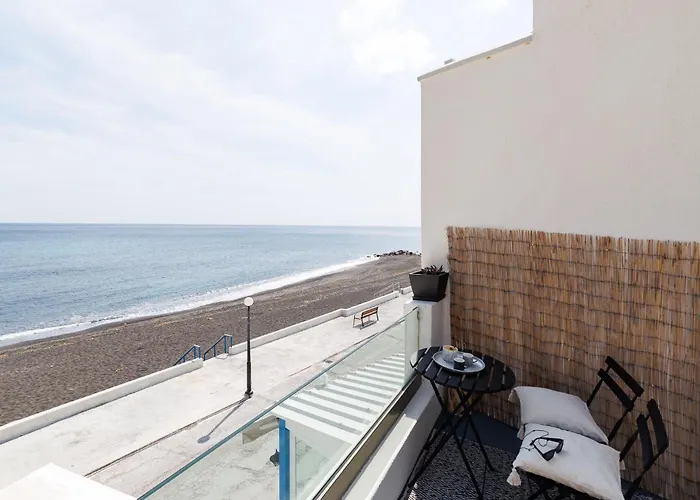 Golden Secret House * Perissa (Santorini)