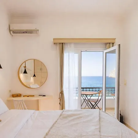 Golden Secret House * Perissa (Santorini)